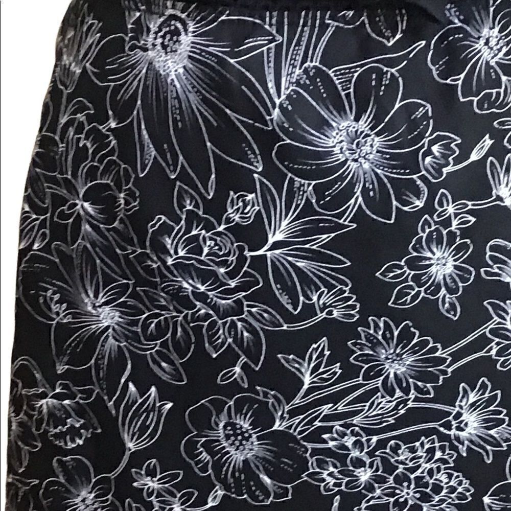 Polyester elastic waist skirt   - Picture 3 of 5